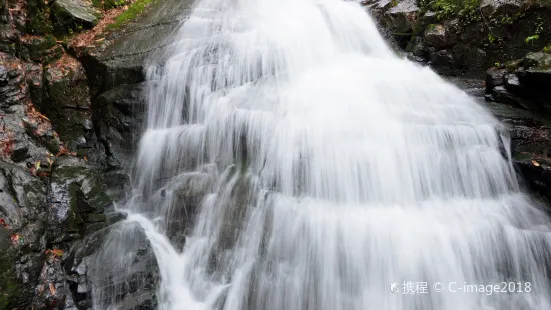 藏龍百瀑