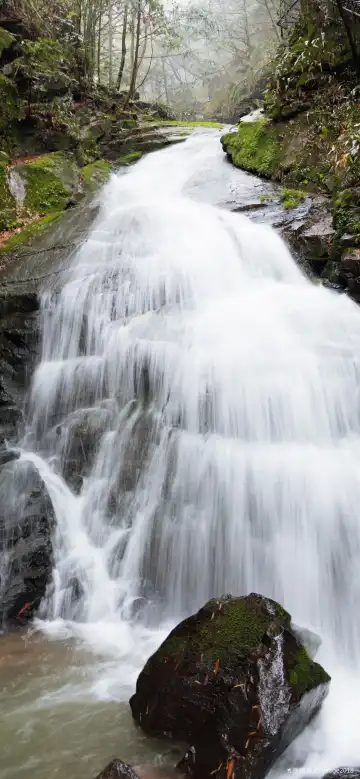 Hotels near Hidden-Dragon Waterfalls