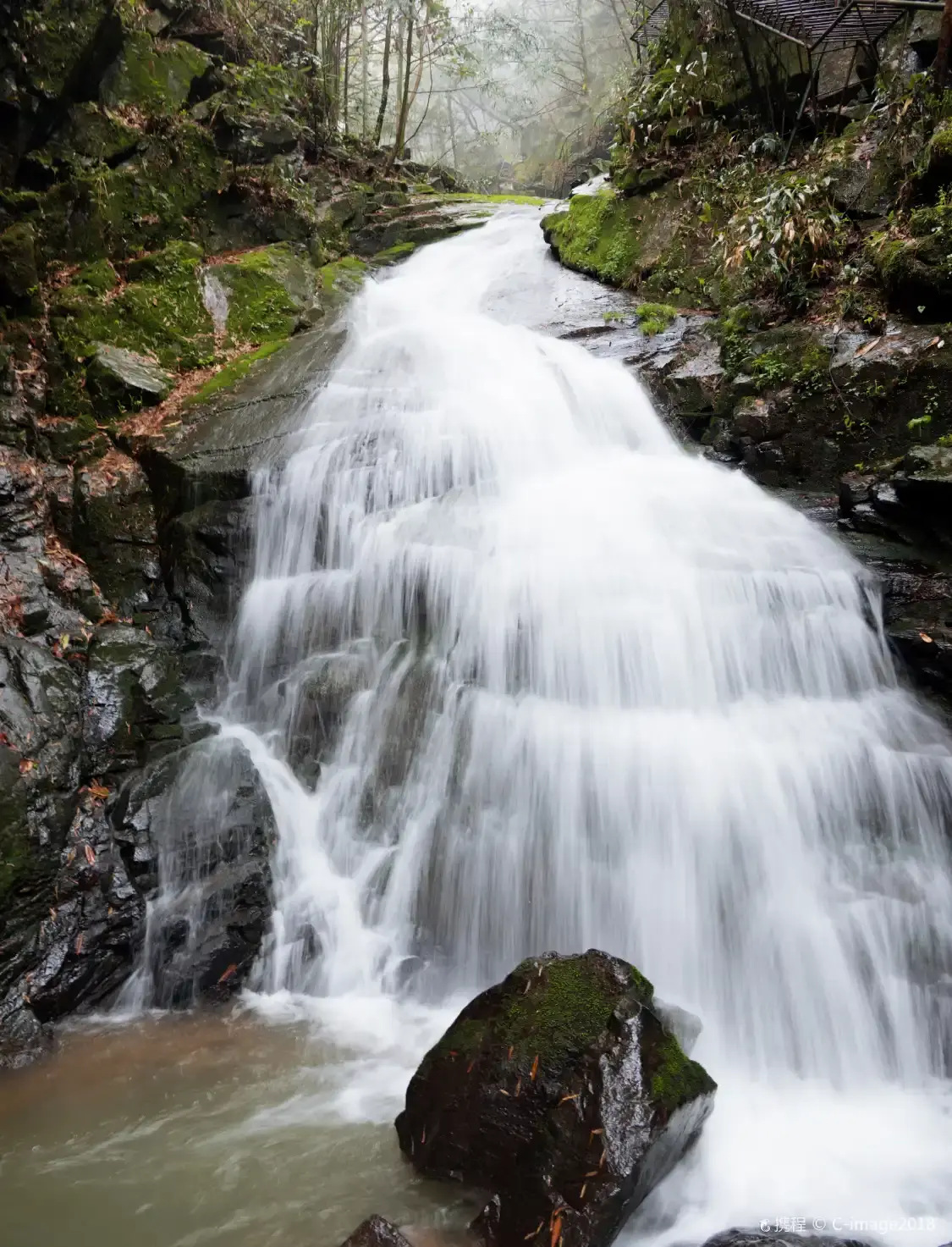 Hotels near Hidden-Dragon Waterfalls