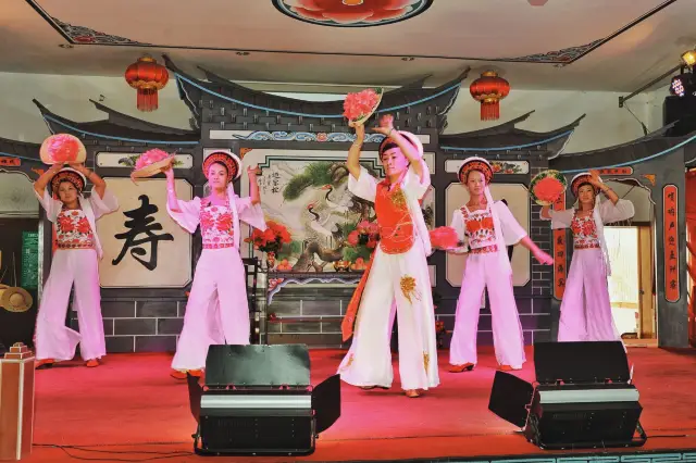 Bai Nationality Song and Dance Performances in Dali