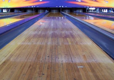 JR's - Indoor & Outdoor Play, Bowling & American Diner