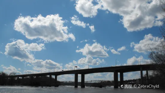 James River Bridge Fishing Pier