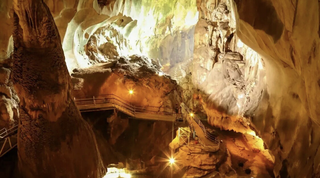 Tempurung gua Spelunking In