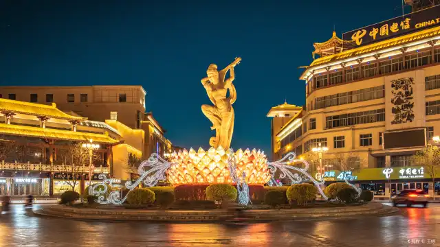 Hotels near Playing Pipa Statue