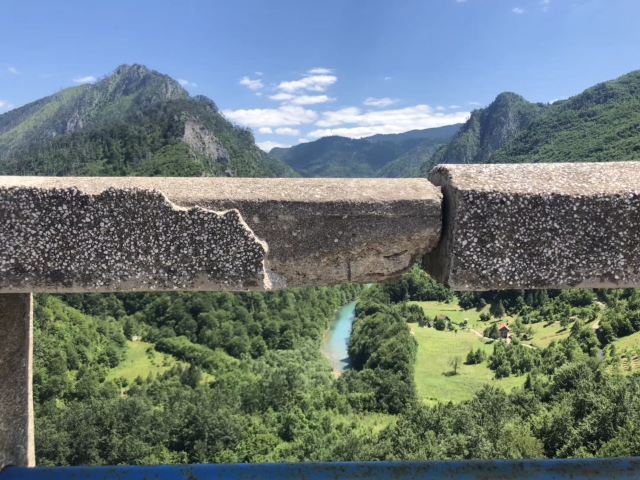 塔拉河大橋