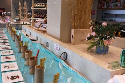 LANG SHAN HONG JI HUA TIAN DA JIU DIAN CAN YIN BU