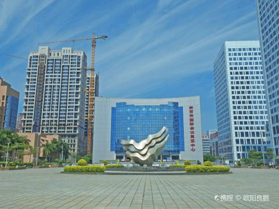 Linbaixinhuizhan Zhongxin Bei Square