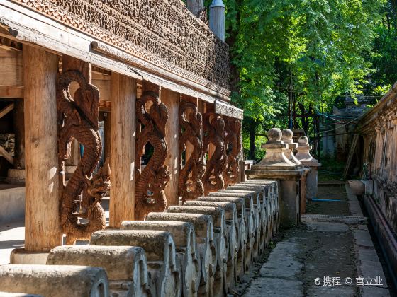 金色宮殿僧院