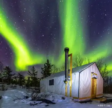 Hotels near Aurora Village