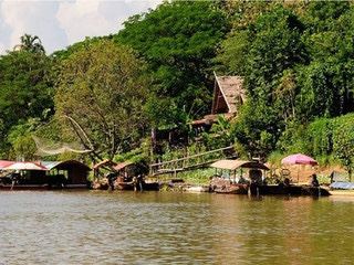 湄公河的另一个兄弟河流，这条河流也是很重要交通要道，河流上有