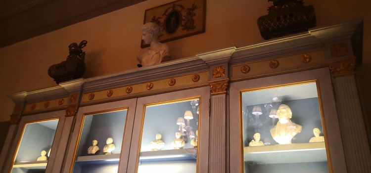 Atrium bar