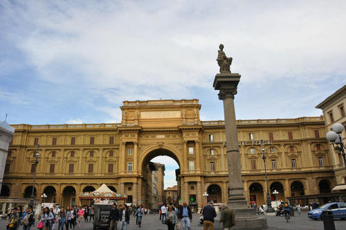 Piazza della Repubblica attraction reviews - Piazza della Repubblica  tickets - Piazza della Repubblica discounts - Piazza della Repubblica  transportation, address, opening hours - attractions, hotels, and food near Piazza  della Repubblica - Trip.com