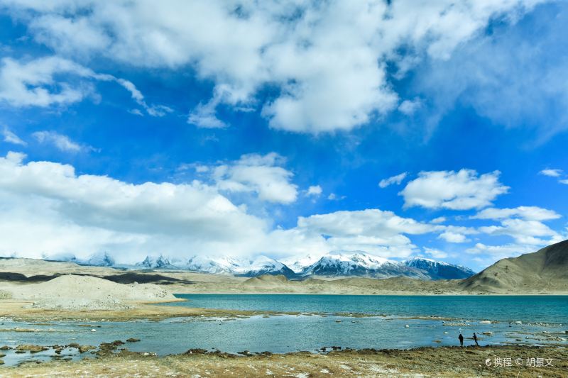 Karakul Lake