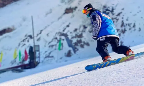 紅花尖滑雪度假村