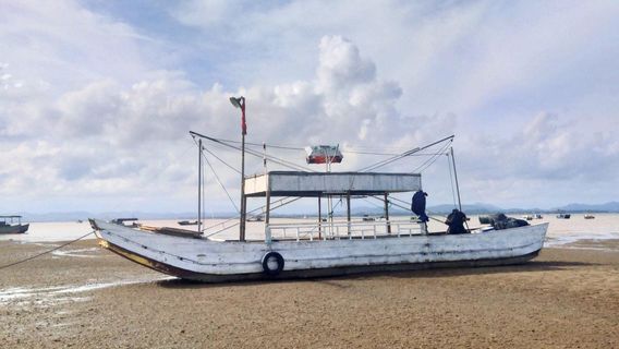 Tra Co beach