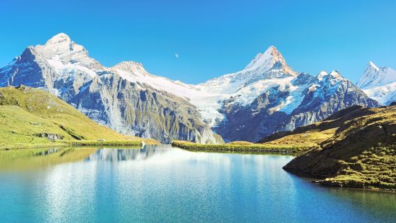 Excursión de un día a la montaña First, el lago Bachalpsee y el sendero del acantilado con guía