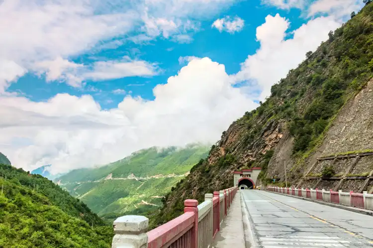 Các khách sạn gần Sichuan Tianquan Labahe Natural Zone