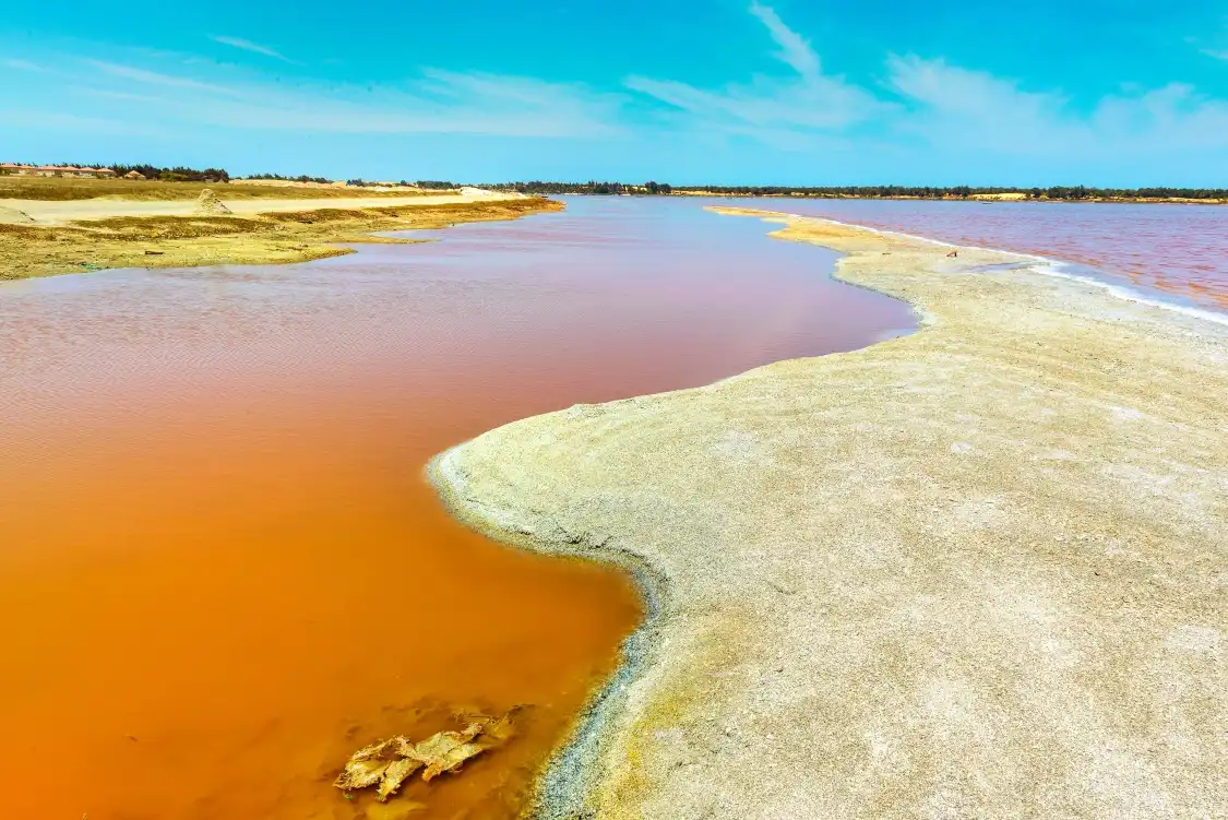 Hotels near Lake Retba