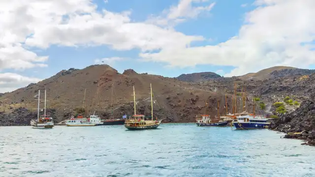 Hotels near Santorini caldera
