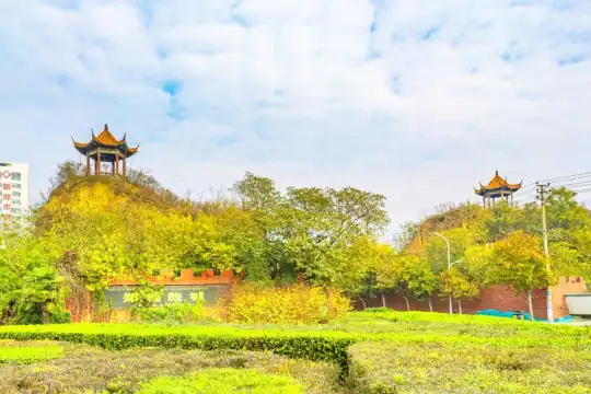 Hotels near Capital of Zheng and Han States