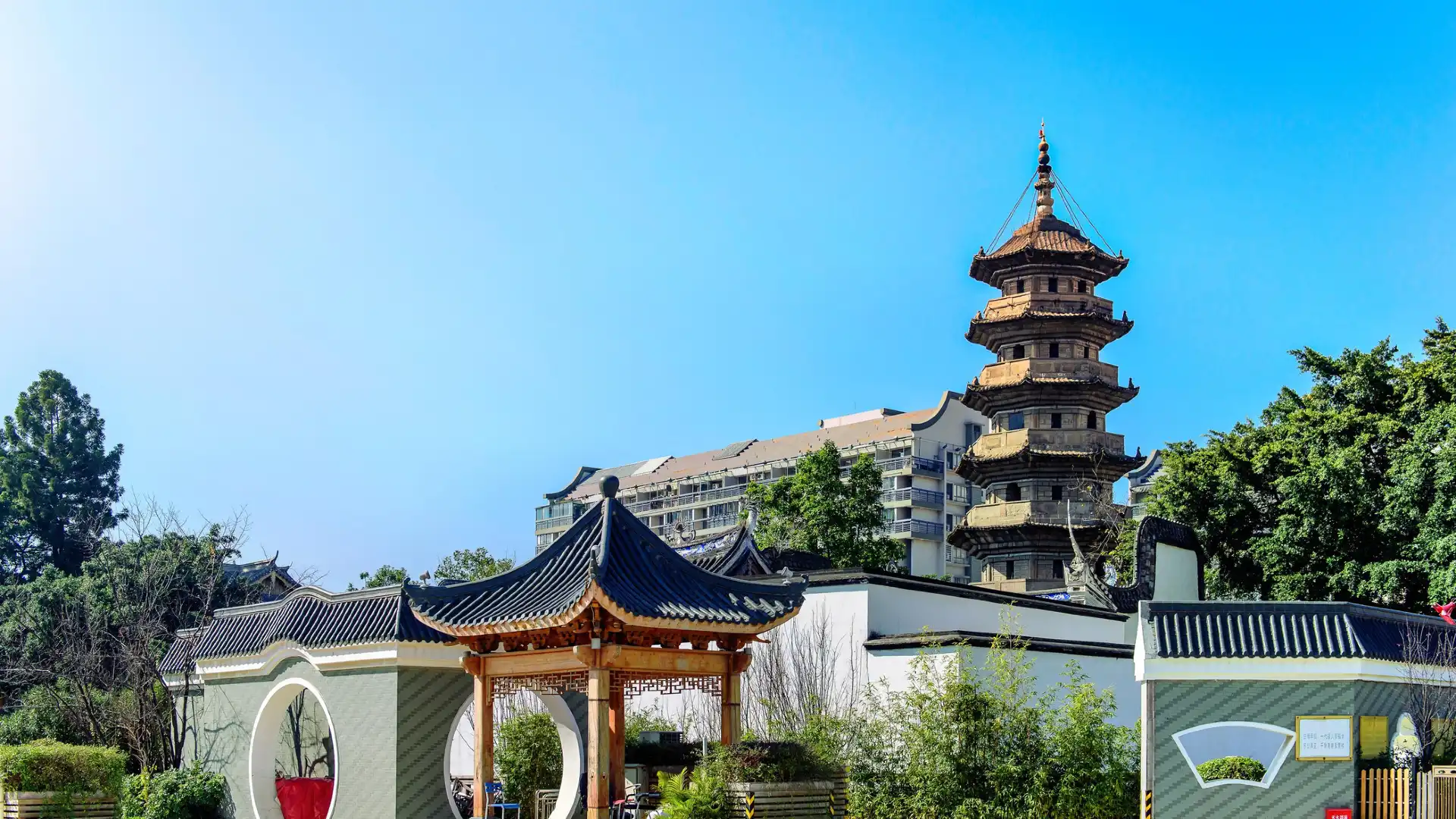 โรงแรมใกล้Chongmiao Baosheng Jianlao Pagoda