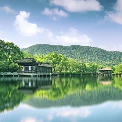 Номер с видом на горы Отели в г. Шаосин