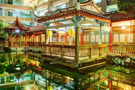 呉園芸術文化センター周辺のホテル