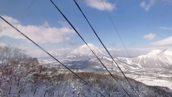 羊蹄山最佳觀賞點是在洞爺湖，不過在留壽都滑雪場也可以遠眺，而