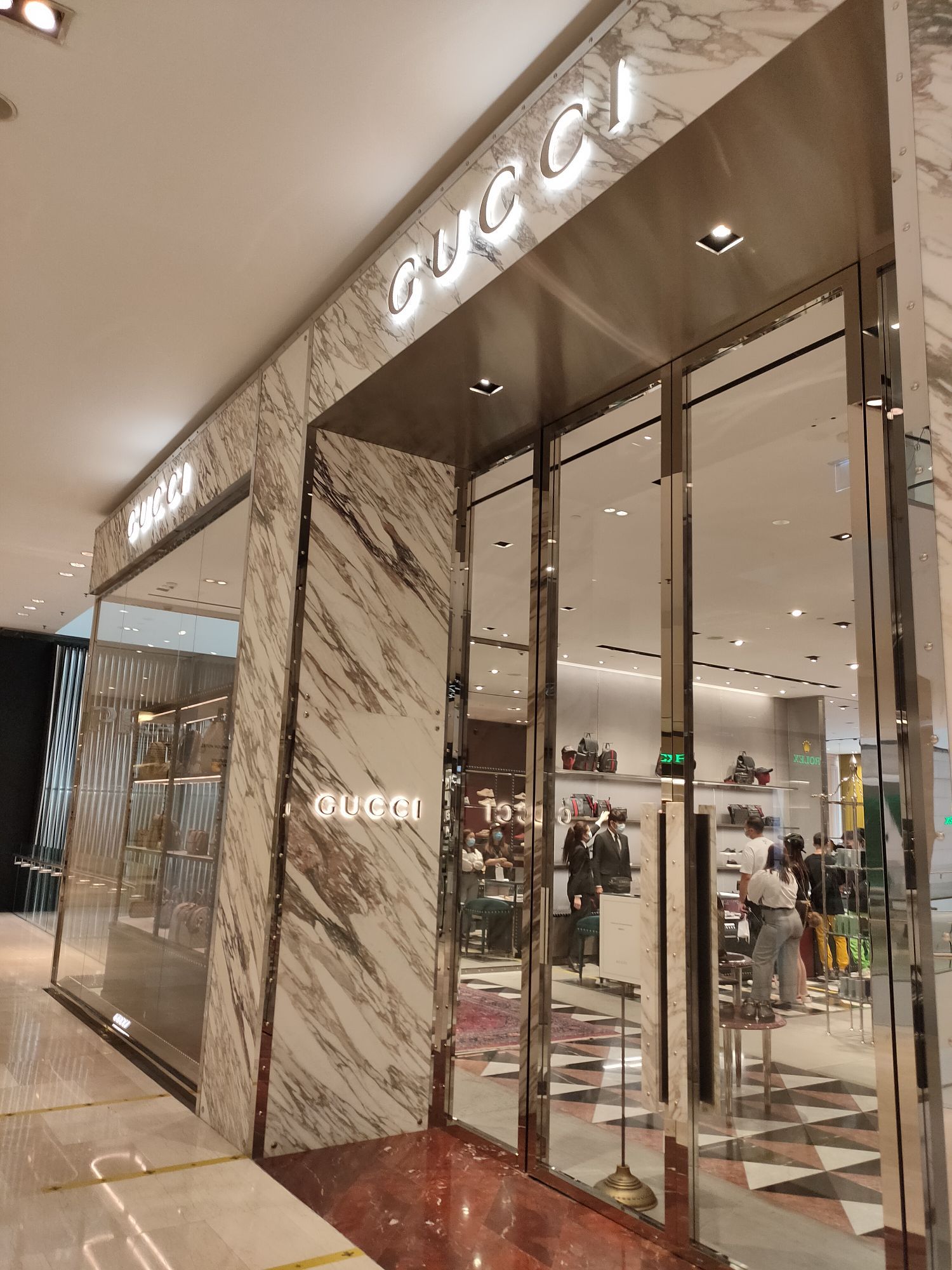 gucci chinook mall