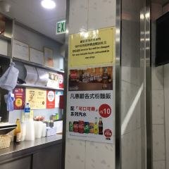 Sister Wah 여행 사진