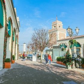 Great places for shopping in Cassano Magnago in February (updated in  February) - Trip.com