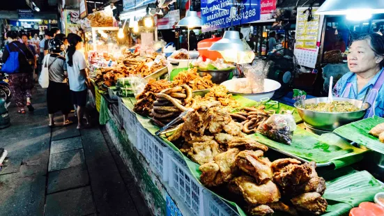 Chiang Mai Gate Food Market