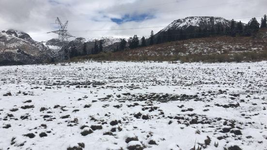 從九寨溝包車往返400到牟尼溝，包含2個風景區，在快到景區的