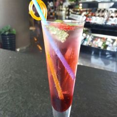 Jiang Tai WuEr (HuanQiu JinRong ZhongXin Restaurant) 여행 사진