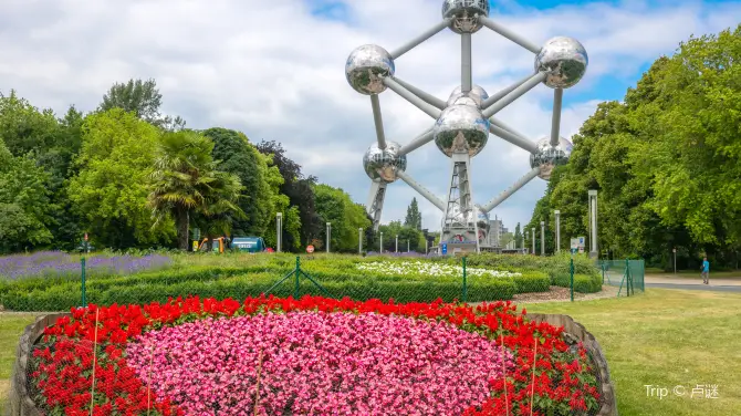 1_Atomium