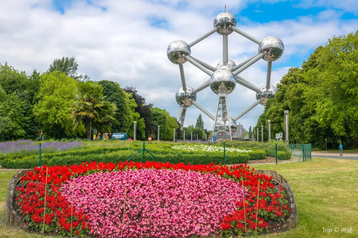 1_Atomium