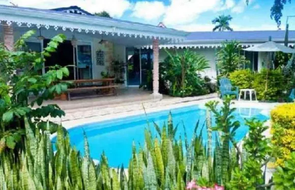 菲奴亞雷萊斯酒店