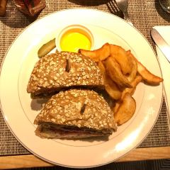 M One Cafe Daan User Photo