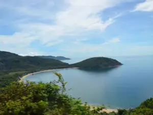 Lang Co Bay
