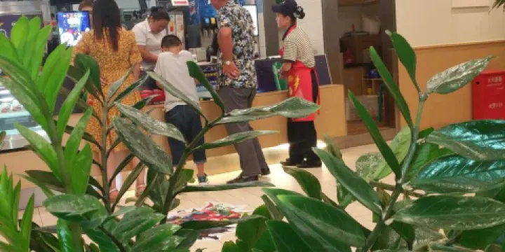 德克士(中亞店)