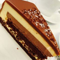 Junior's Restaurant & Bakery User Photo
