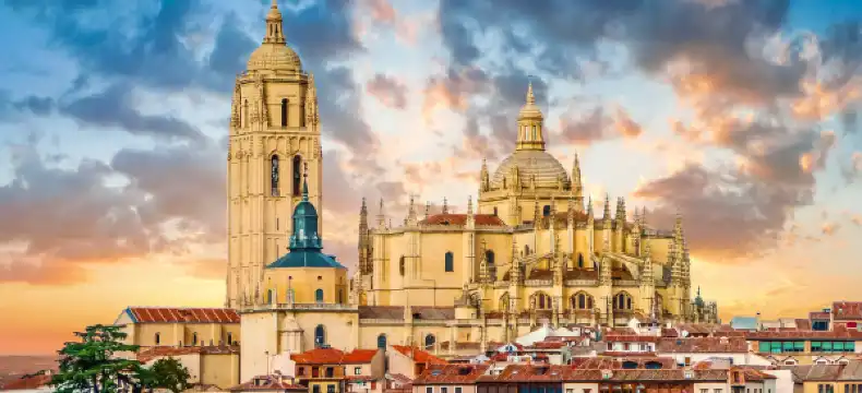 鄰近塞哥維亞聖馬丁廣場的酒店