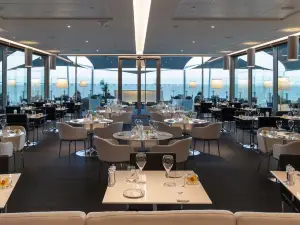 River Lounge Restaurant & Bar