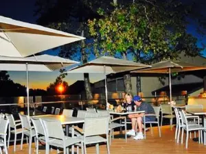 The Oaks Grille