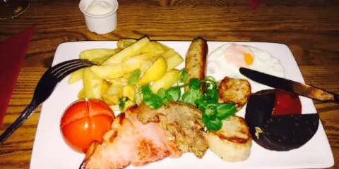 Greyhound Country Inn