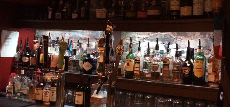 Nana's Irish Pub