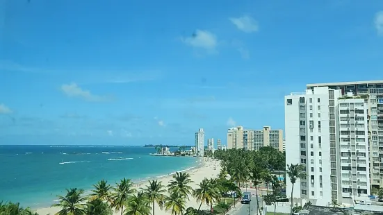 El Alambique Beach Front Bar and Grill