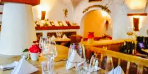 Enothek Am See by Maximilian Kölbl