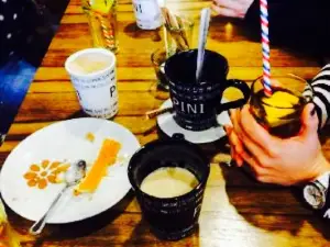 Pini Cafe & Vino