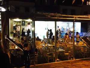 Bandera Cafe & Bar